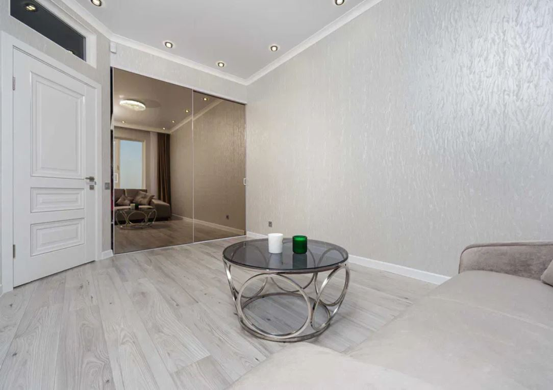 продажа трехкомнатной квартиры номер A-167325 в Приморском районе, фото номер 18